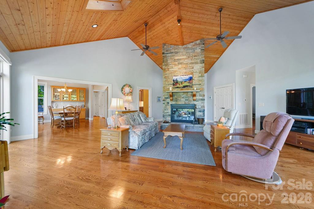 Photo 4 of Single family home for sale at 1228 Ugugu Dr, Brevard, NC 28712 | MLS# 4413645 | Listing updated on 2026-09-05