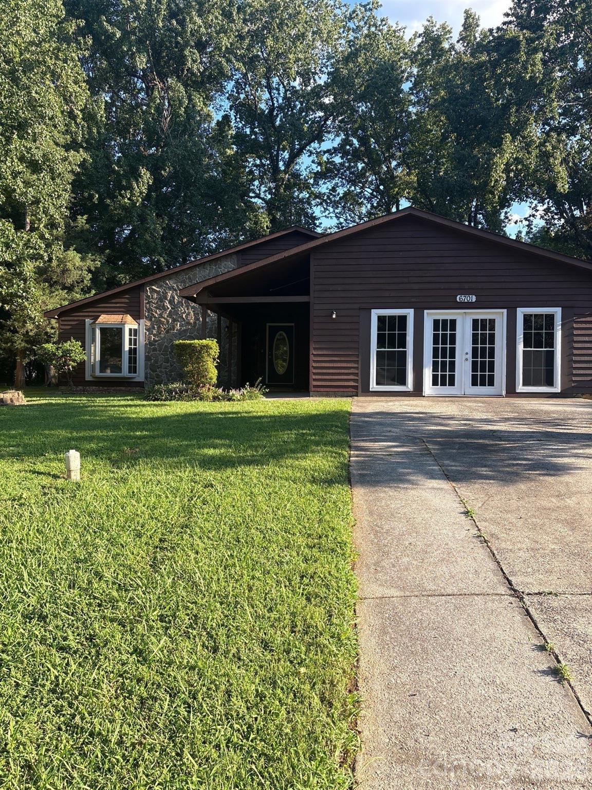 1st image of 6701 Woodthrush Dr, Charlotte, NC 28227 | MLS# 4416822