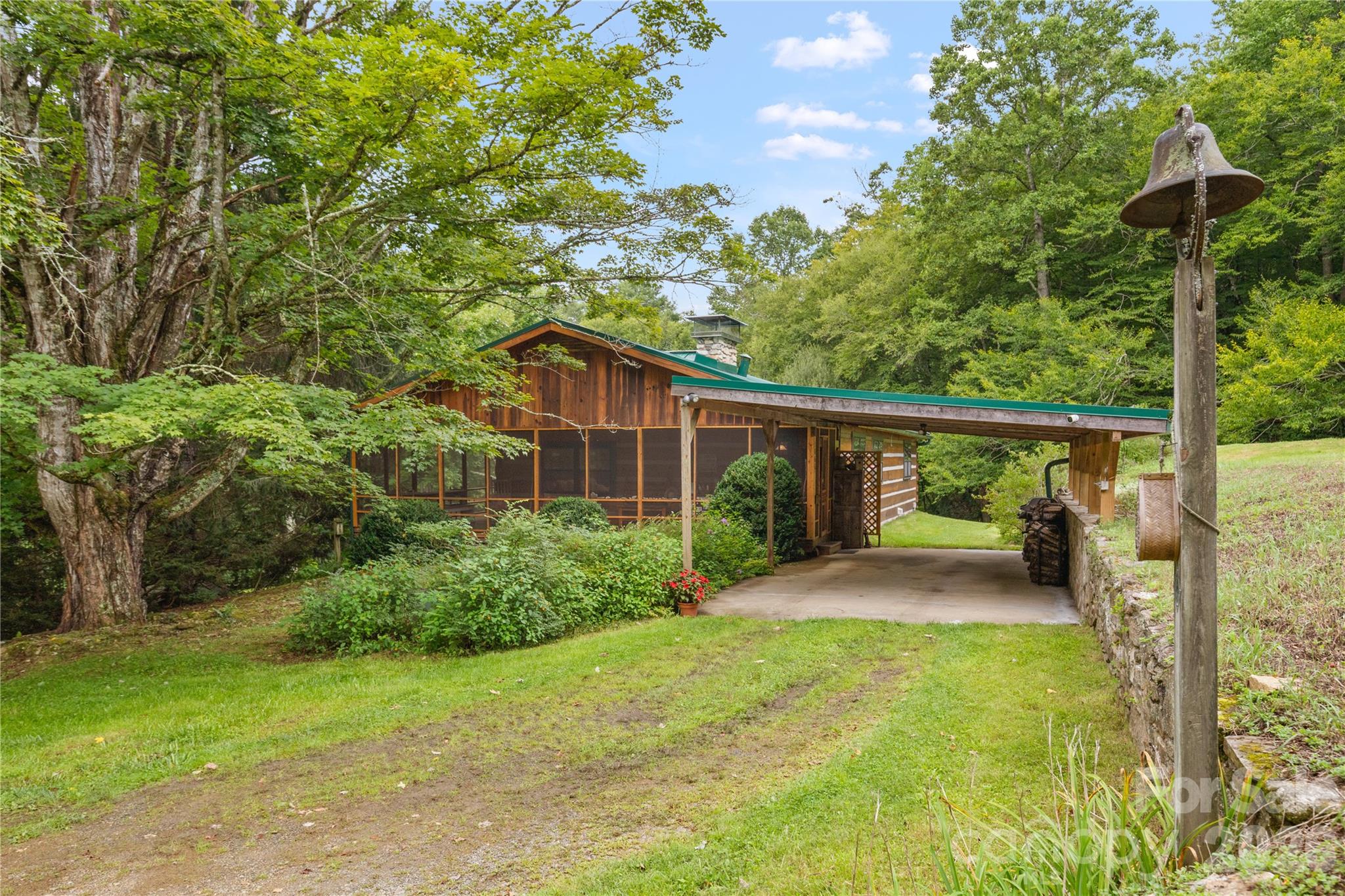 Photo 5 of Single family home for sale at 1061 Indian Trl Rd, Mars Hill, NC 28754 | MLS# 4417141 | Listing updated on 2026-09-04