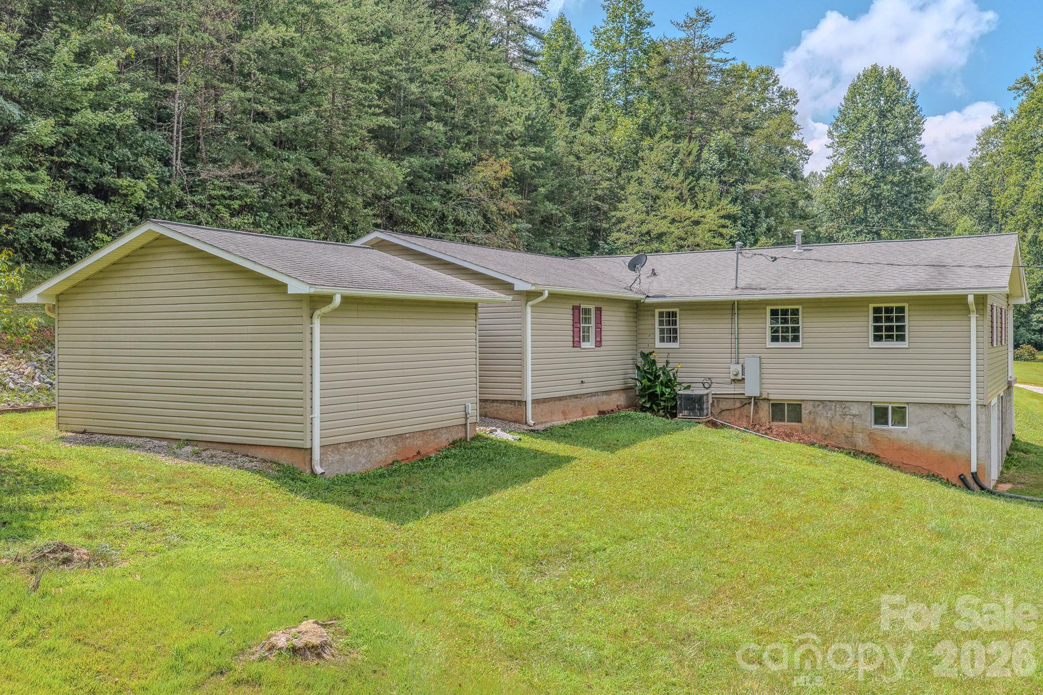 Photo 2 of Single family home for sale at 163 Meadowbrook Ln, Marion, NC 28752 | MLS# 4417340 | Listing updated on 2026-09-05