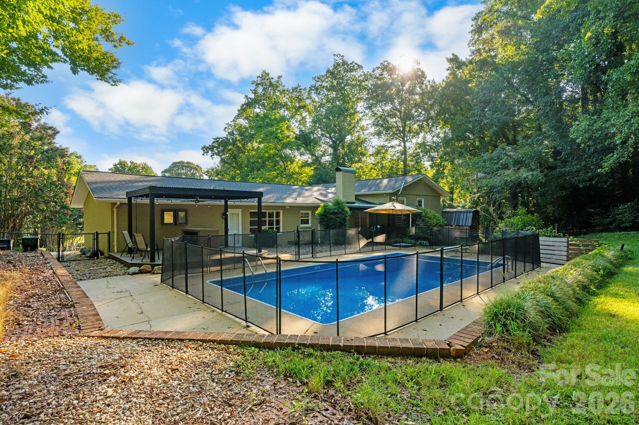 3rd image of 2015 12Th St Nw, Hickory, NC 28601 | MLS# 4418575