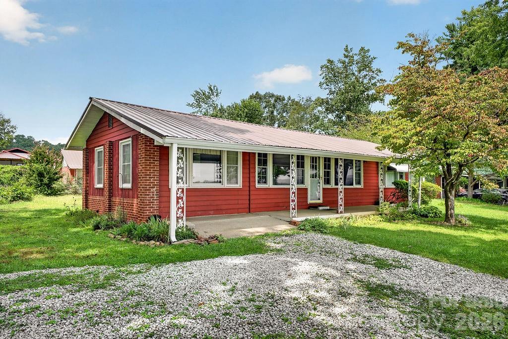 4th image of 2409 Lucas St, Hendersonville, NC 28791 | MLS# 4419665