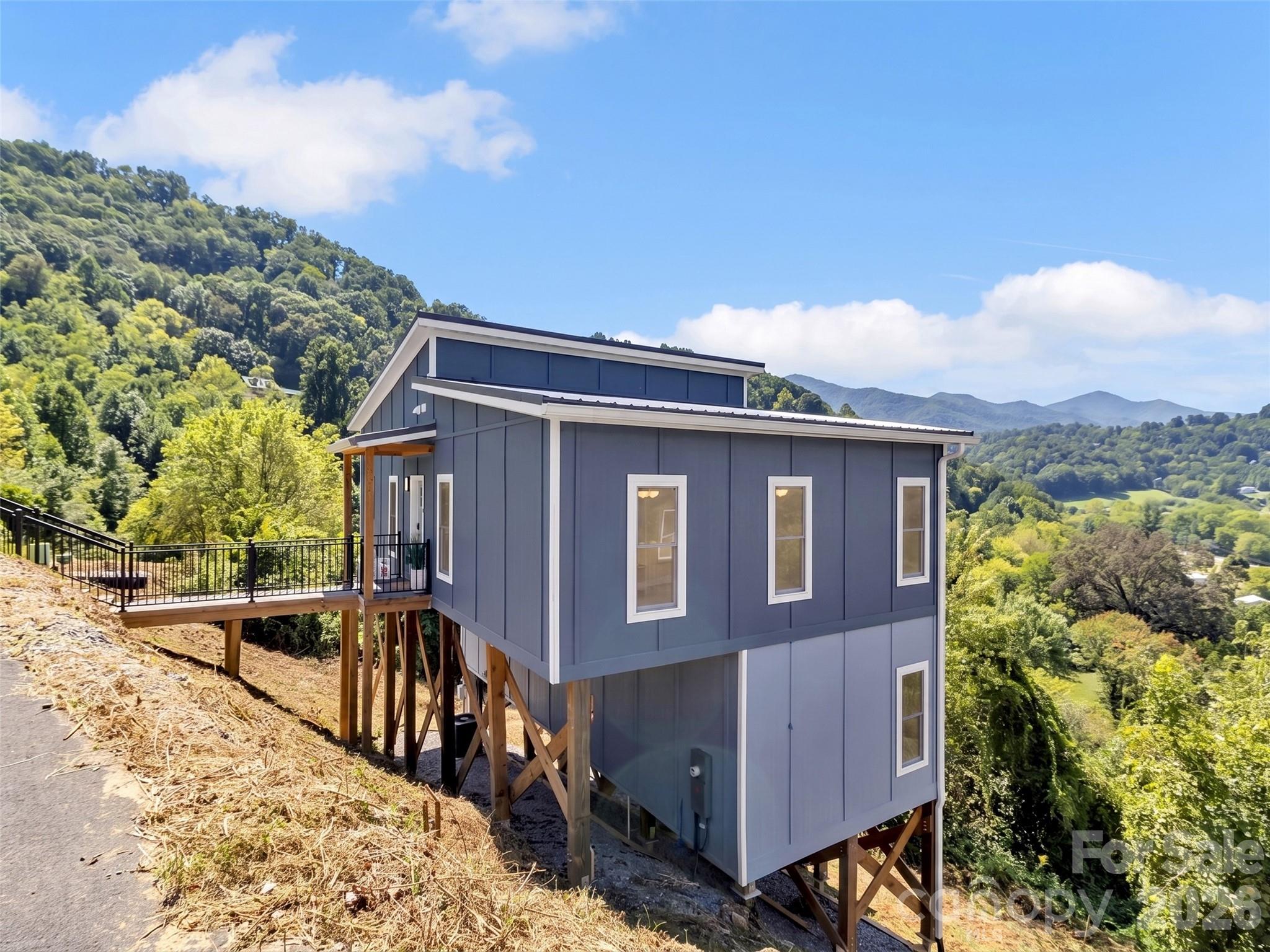 Photo 5 of Single family home for sale at 185 Kadire Dr, Waynesville, NC 28785 | MLS# 4420272 | Listing updated on 2026-09-05