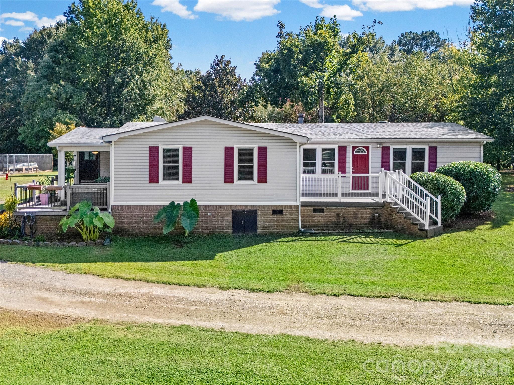 Photo 1 of Single family home for sale at 6215 Barclay Ln, Clover, SC 29710 | MLS# 4420602 | Listing updated on 2026-09-05