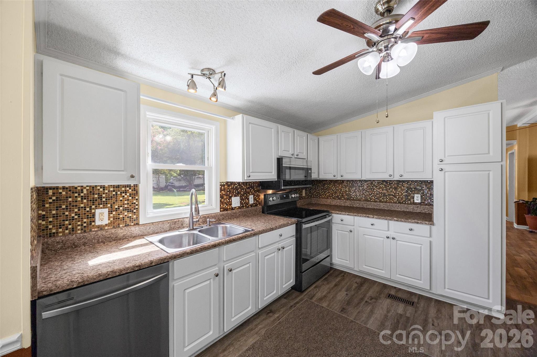 Photo 5 of Single family home for sale at 6215 Barclay Ln, Clover, SC 29710 | MLS# 4420602 | Listing updated on 2026-09-05
