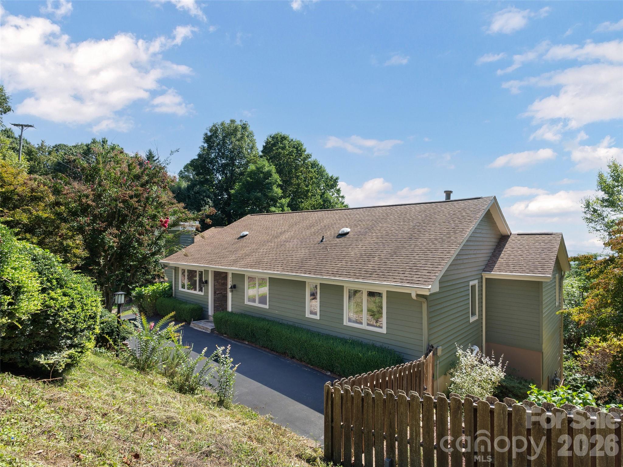 Photo 4 of Single family home for sale at 288 Roberts Dr, Hendersonville, NC 28739 | MLS# 4420800 | Listing updated on 2026-09-05