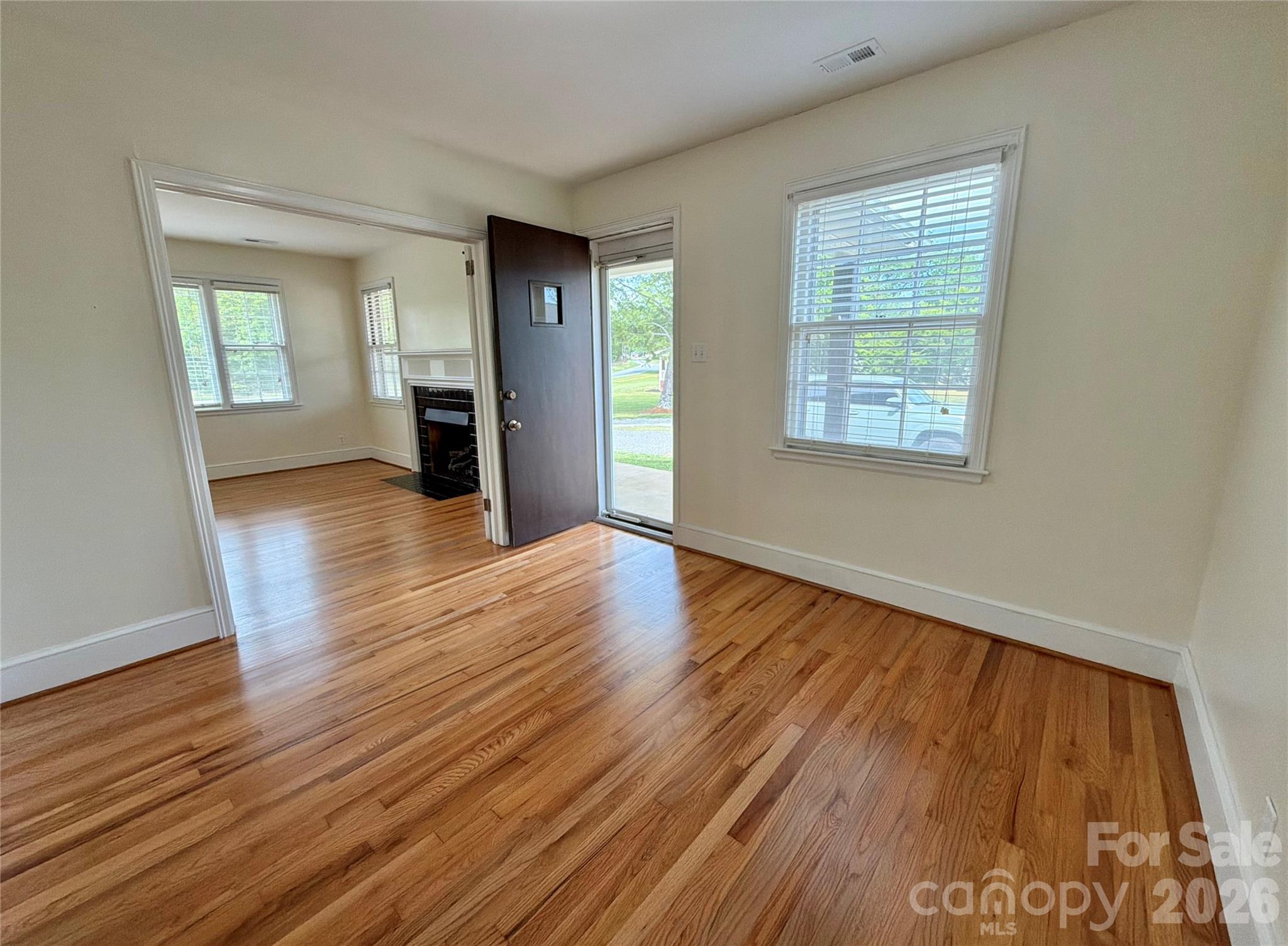 Photo 5 of Single family home for sale at 917 W Pine St, Blacksburg, SC 29702 | MLS# 4421178 | Listing updated on 2026-09-05