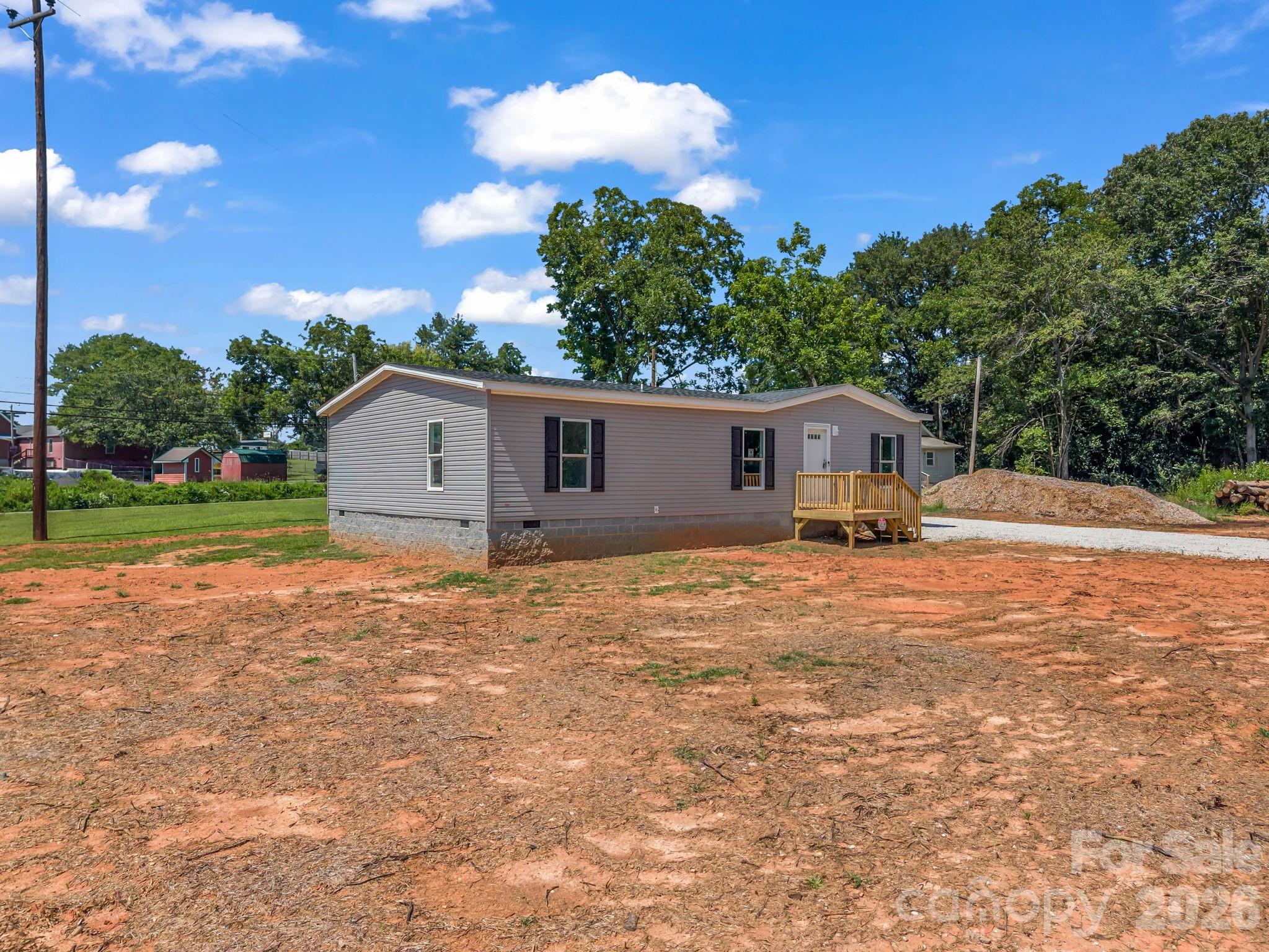Photo 4 of Single family home for sale at 276 Mulberry St, Forest City, NC 28043 | MLS# 4421224 | Listing updated on 2026-09-04