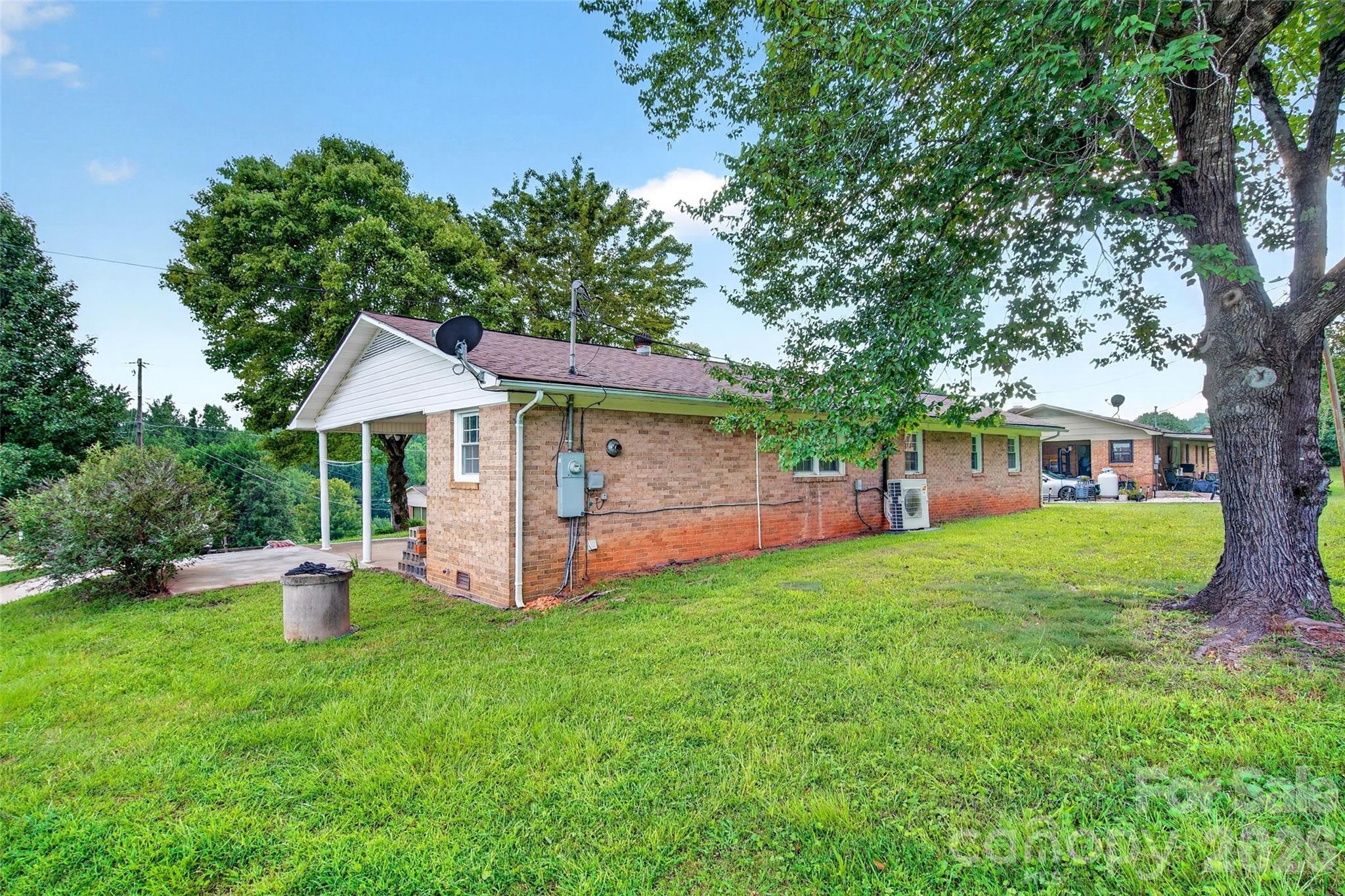 Photo 4 of Single family home for sale at 2406 Nix Crk Rd, Marion, NC 28752 | MLS# 4421289 | Listing updated on 2026-09-05