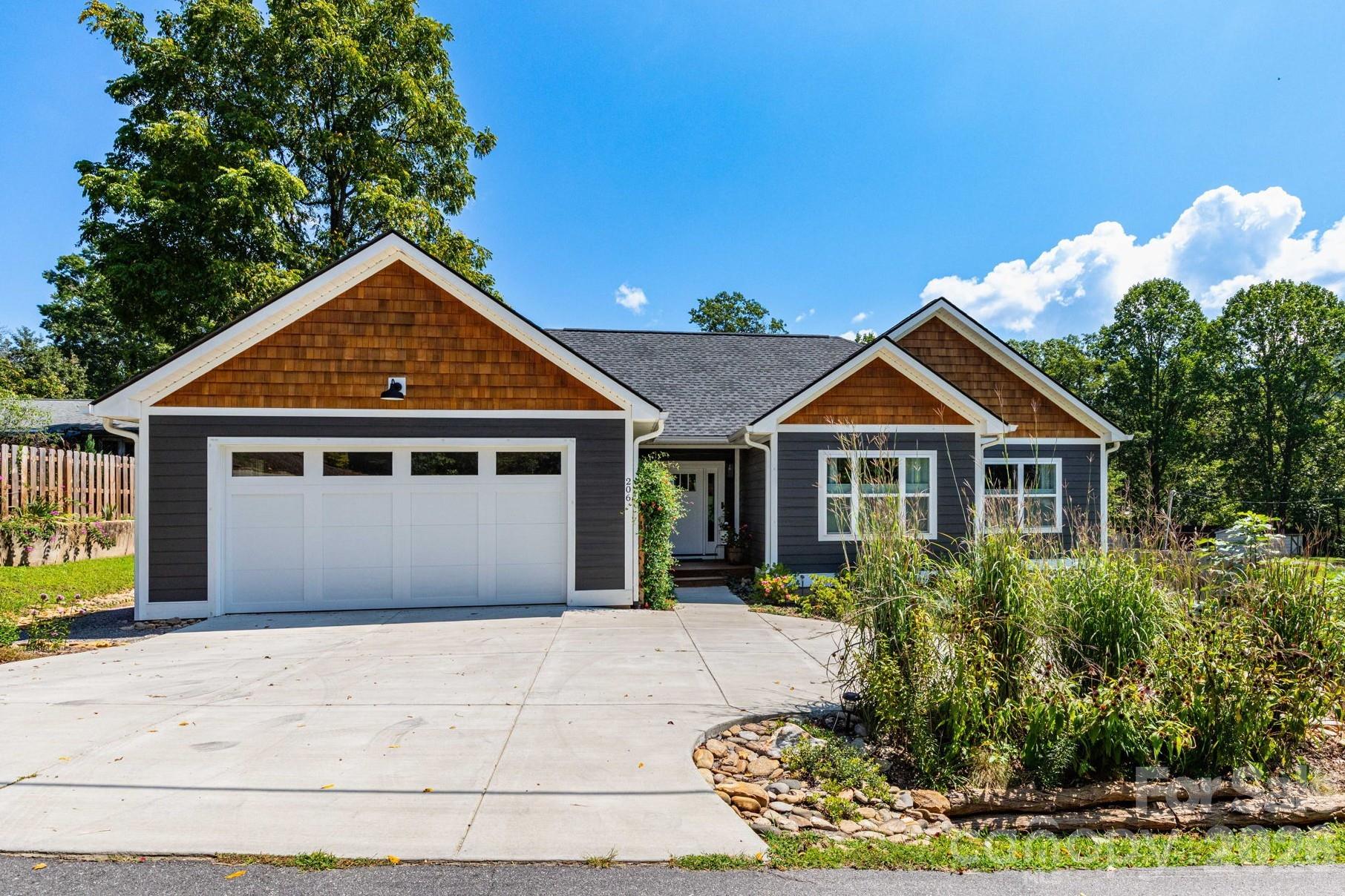 Photo 1 of Single family home for sale at 206 Padgettown Rd, Black Mountain, NC 28711 | MLS# 4421314 | Listing updated on 2026-09-04