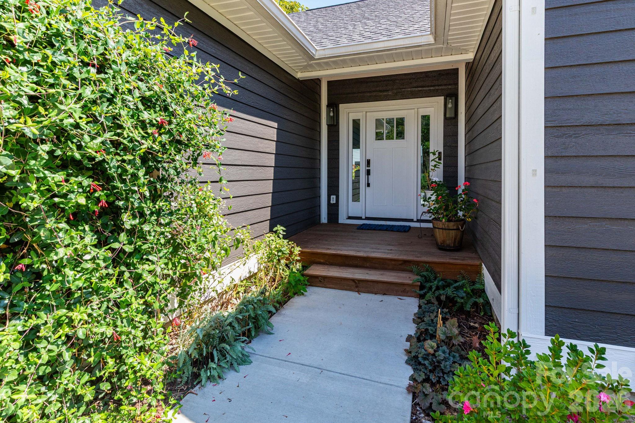 Photo 4 of Single family home for sale at 206 Padgettown Rd, Black Mountain, NC 28711 | MLS# 4421314 | Listing updated on 2026-09-04