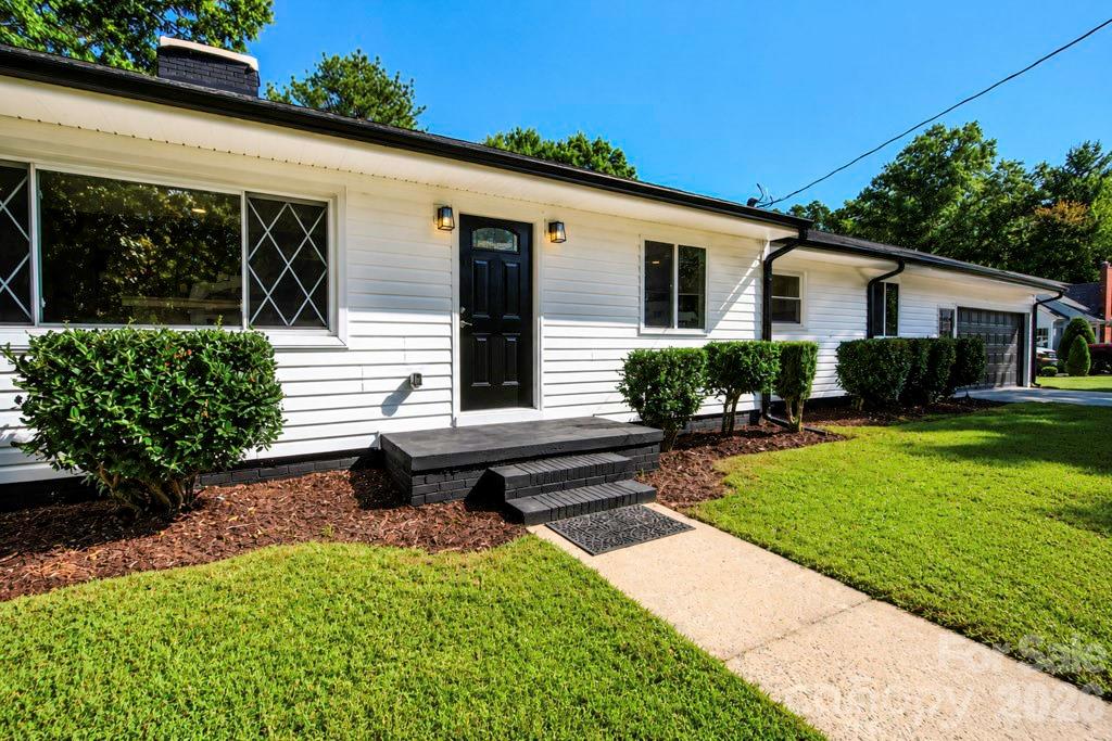 Photo 2 of Single family home for sale at 300 King St, Monroe, NC 28110 | MLS# 4421432 | Listing updated on 2026-09-05