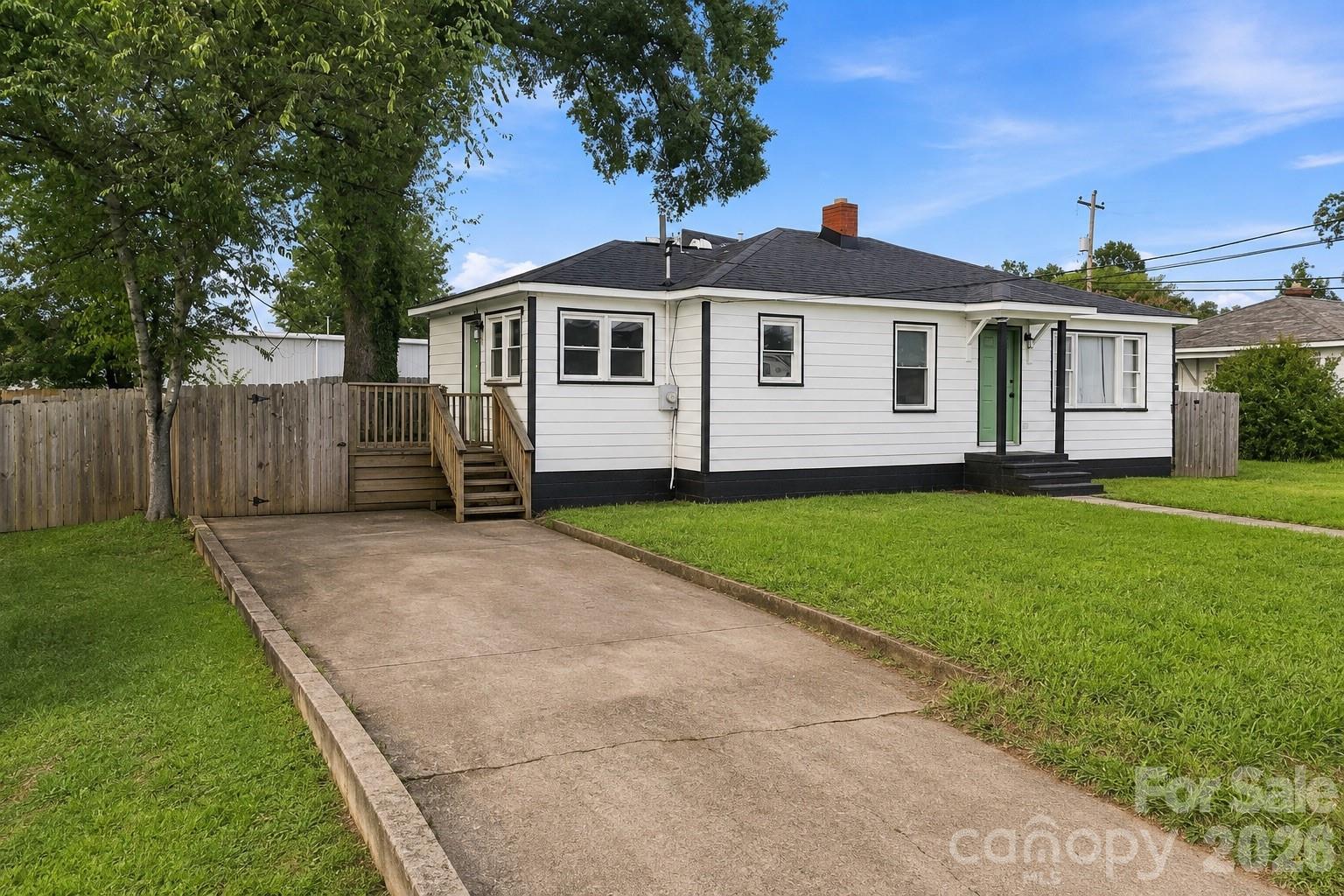 Photo 3 of Single family home for sale at 305 Poplar St, Gaffney, SC 29341 | MLS# 4421494 | Listing updated on 2026-09-04