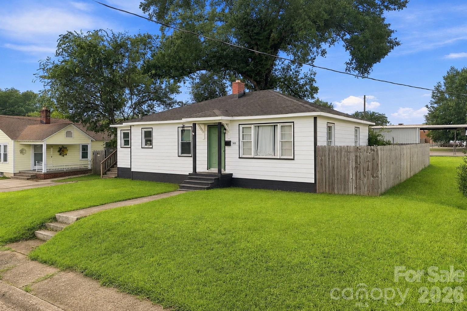 Photo 2 of Single family home for sale at 305 Poplar St, Gaffney, SC 29341 | MLS# 4421494 | Listing updated on 2026-09-04