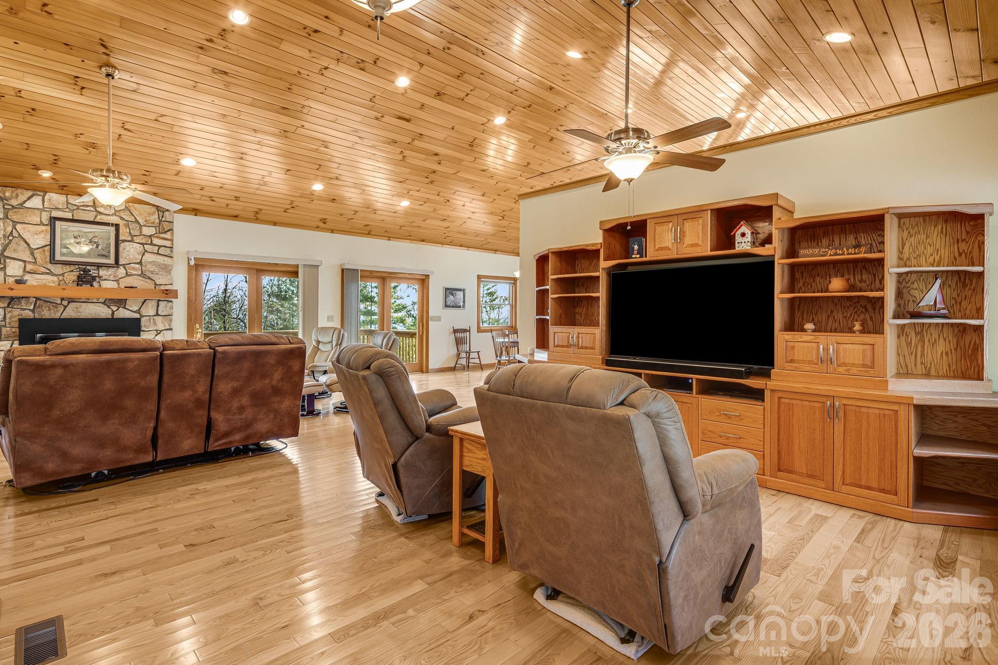Photo 3 of Single family home for sale at 20 Stony Crst Dr, Spruce Pine, NC 28777 | MLS# 4421947 | Listing updated on 2026-09-05