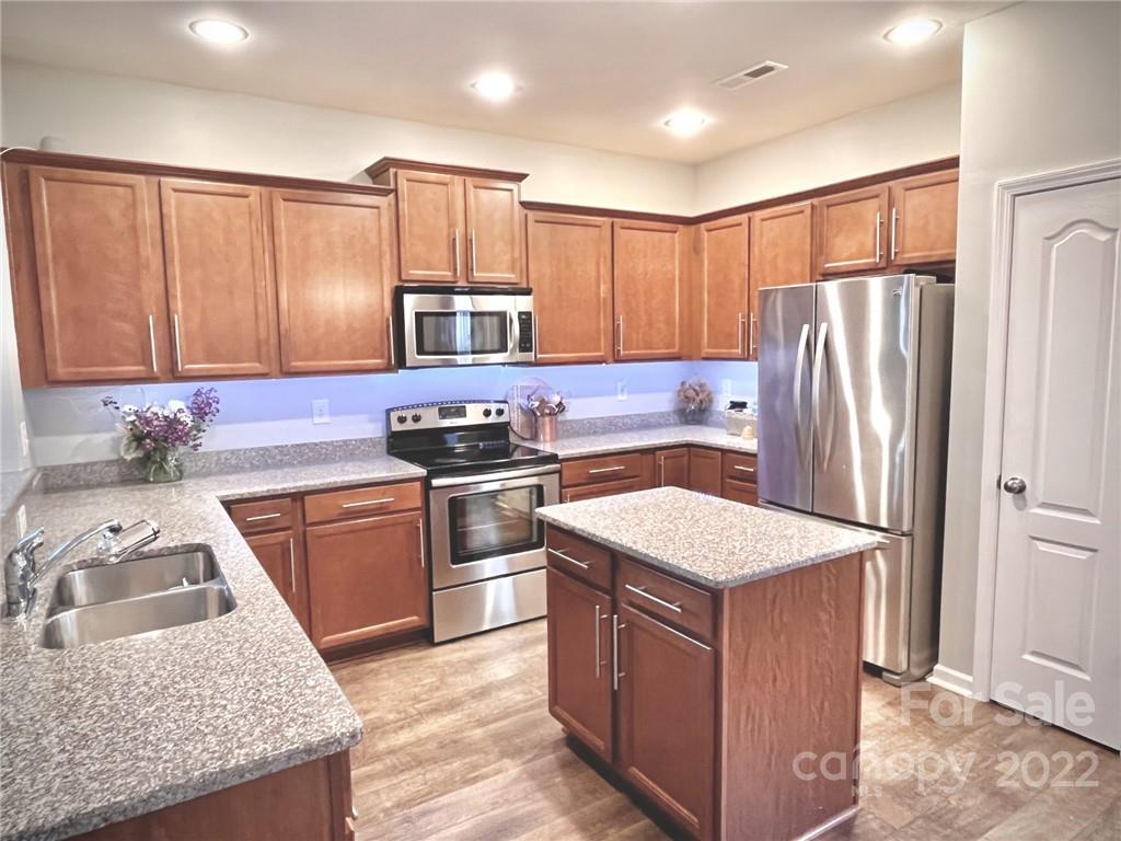 Homes for sale in Charlotte, NC | 7402 Cedarfield Rd, Charlotte, NC 28227 | MLS# 3869682