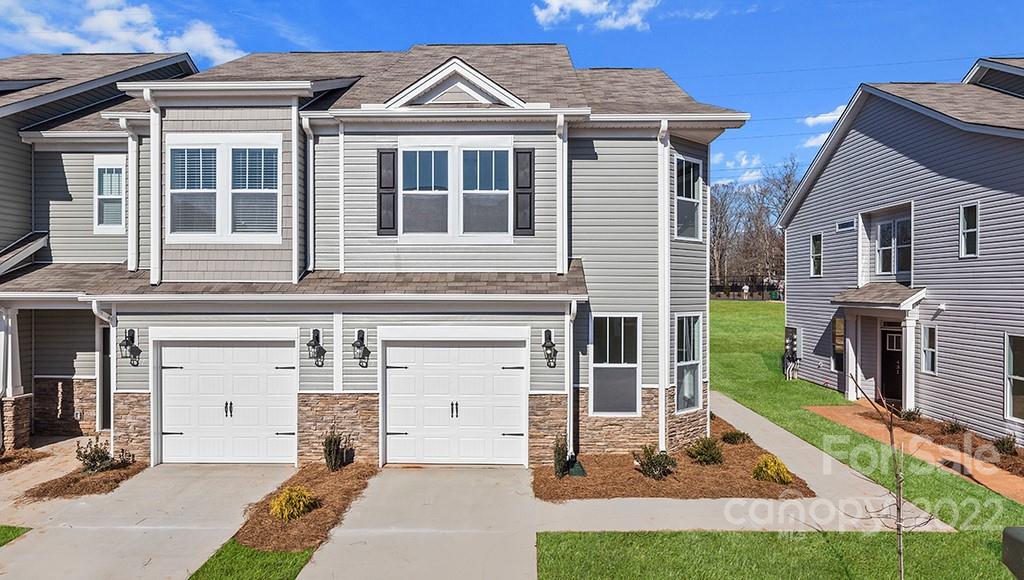 Homes for sale in Hendersonville, NC | 124 Creekview Rd, Hendersonville, NC 28792 | MLS# 3897024