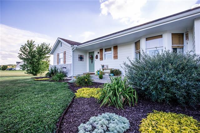 Homes for sale in La Cygne, KS | 21730 Taylor Rd, La Cygne, KS 66040 | MLS# 2400370