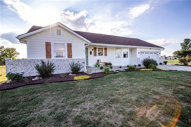 Homes for sale in La Cygne, KS | 21730 Taylor Rd, La Cygne, KS 66040 | MLS# 2400370