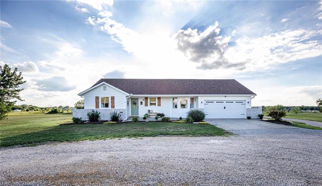 Homes for sale in La Cygne, KS | 21730 Taylor Rd, La Cygne, KS 66040 | MLS# 2400370