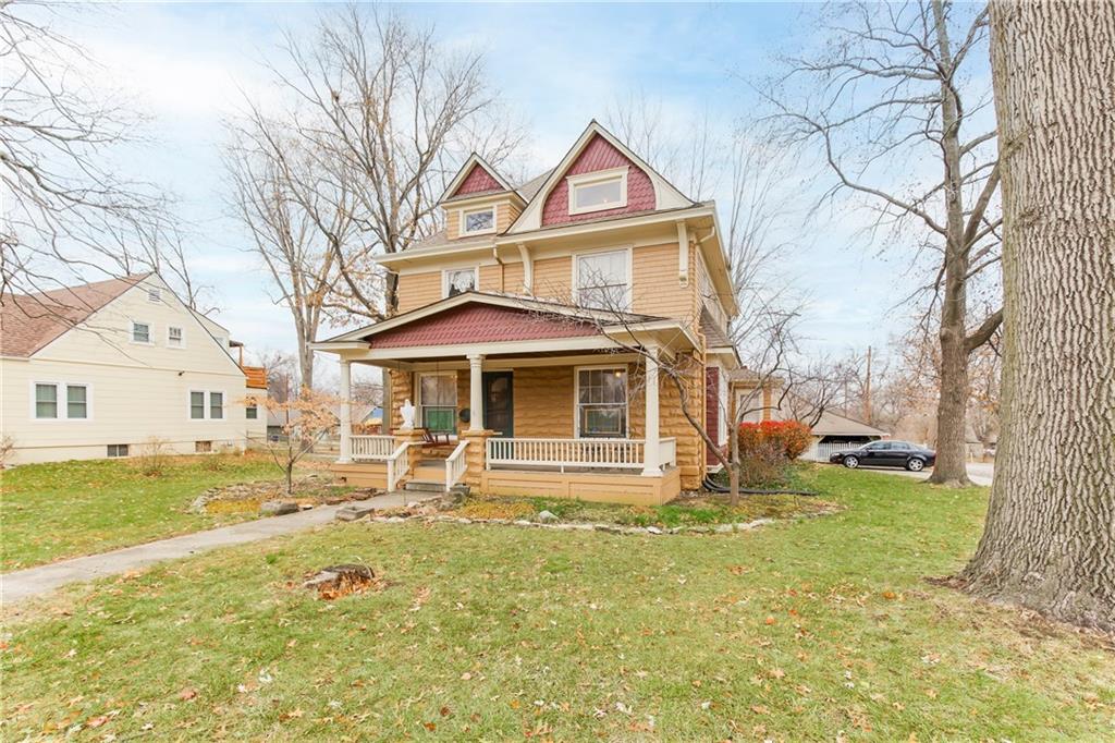 3rd image of 105 Ne Douglas St, Lees Summit, MO 64063 | MLS# 2415063