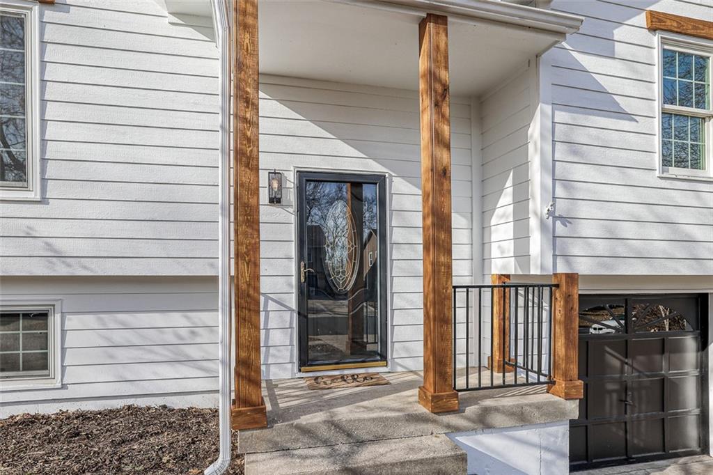 2nd image of 520 Ne Bristol Dr, Lees Summit, MO 64086 | MLS# 2417617