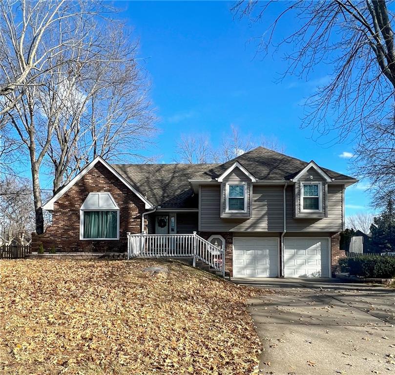 Homes for sale in Lees Summit, MO | 1139 Ne Clubhouse Ct, Lees Summit, MO 64086 | MLS# 2417904