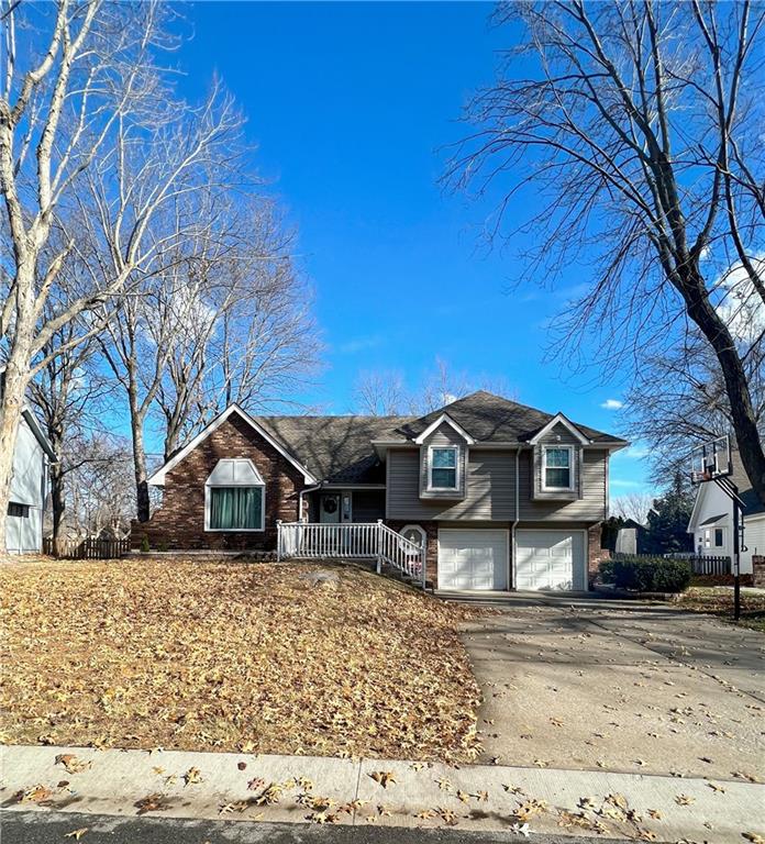 Homes for sale in Lees Summit, MO | 1139 Ne Clubhouse Ct, Lees Summit, MO 64086 | MLS# 2417904