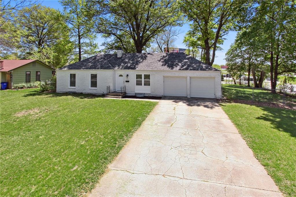Homes for sale in Lees Summit, MO | 1011 W 1St St, Lees Summit, MO 64063 | MLS# 2431611