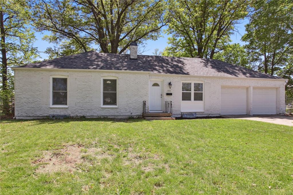 Homes for sale in Lees Summit, MO | 1011 W 1St St, Lees Summit, MO 64063 | MLS# 2431611