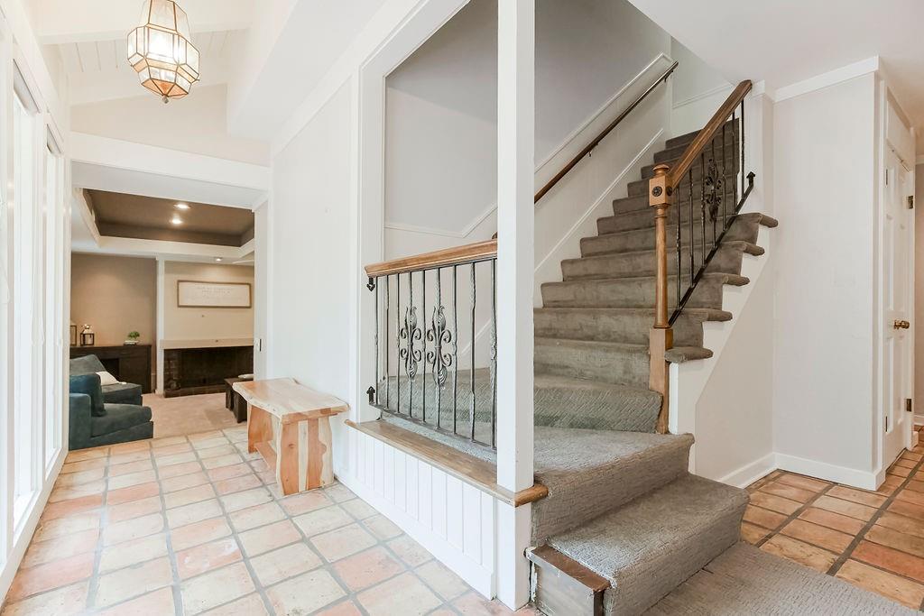 Homes for sale in Merriam, KS | 6317 Sherwood Ln, Merriam, KS 66203 | MLS# 2434981