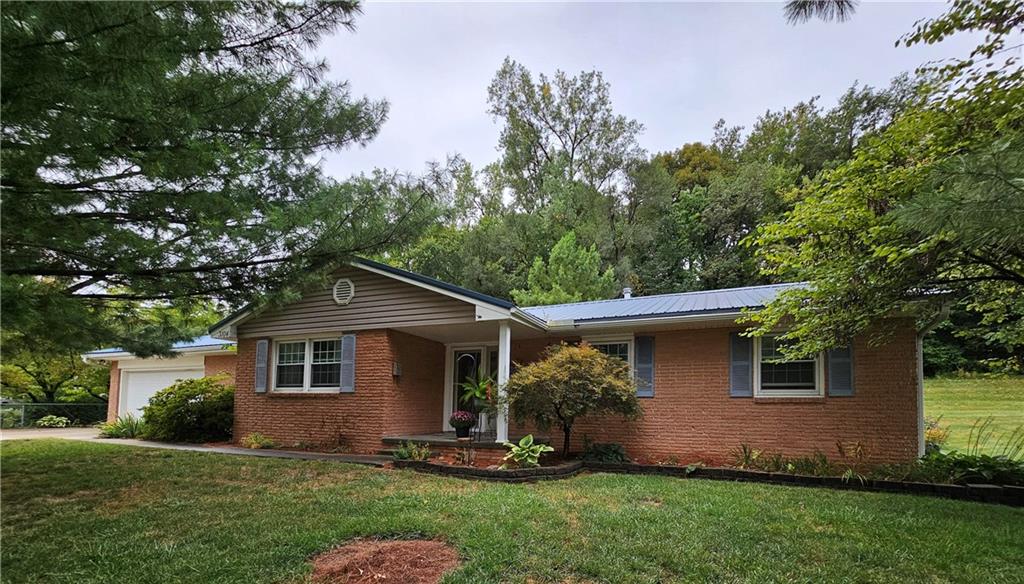Homes for sale in Saint Joseph, MO | 3104 Hampton Rd, Saint Joseph, MO 64505 | MLS# 2456092