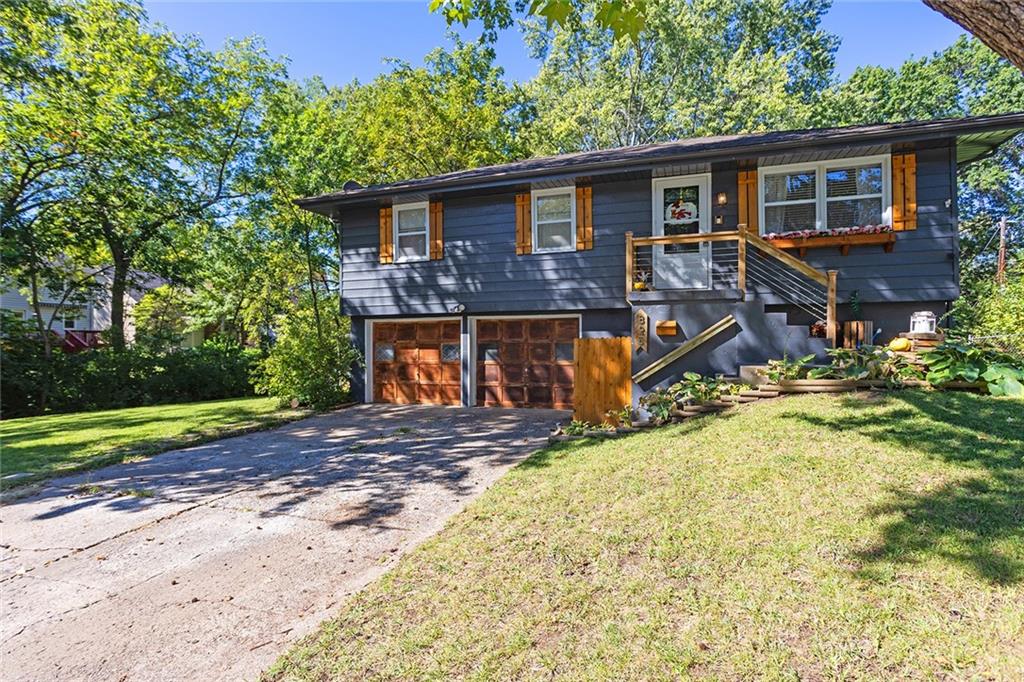 Homes for sale in Lees Summit, MO | 825 Sw Pleasant Dr, Lees Summit, MO 64081 | MLS# 2456373