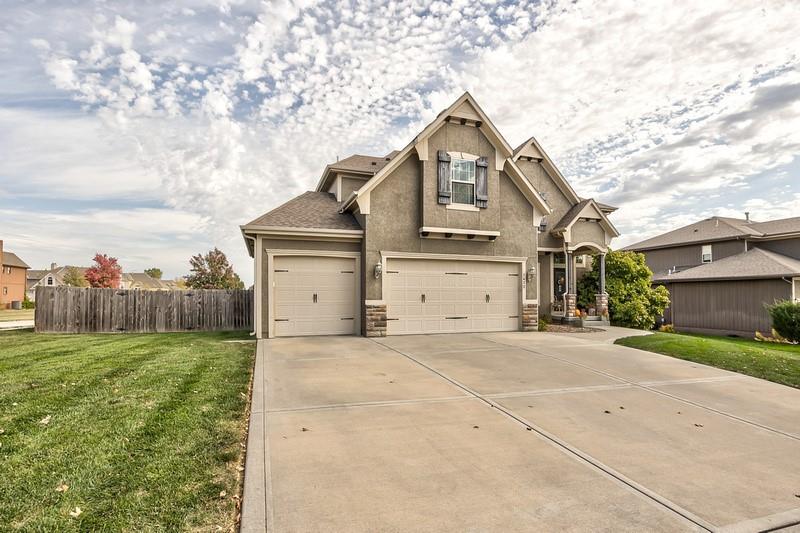 Homes for sale in Lees Summit, MO | 1412 Sw Whistle Dr, Lees Summit, MO 64082 | MLS# 2461482