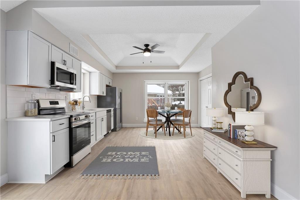 3rd image of 1500 Yorkshire Dr, Lees Summit, MO 64086 | MLS# 2470195