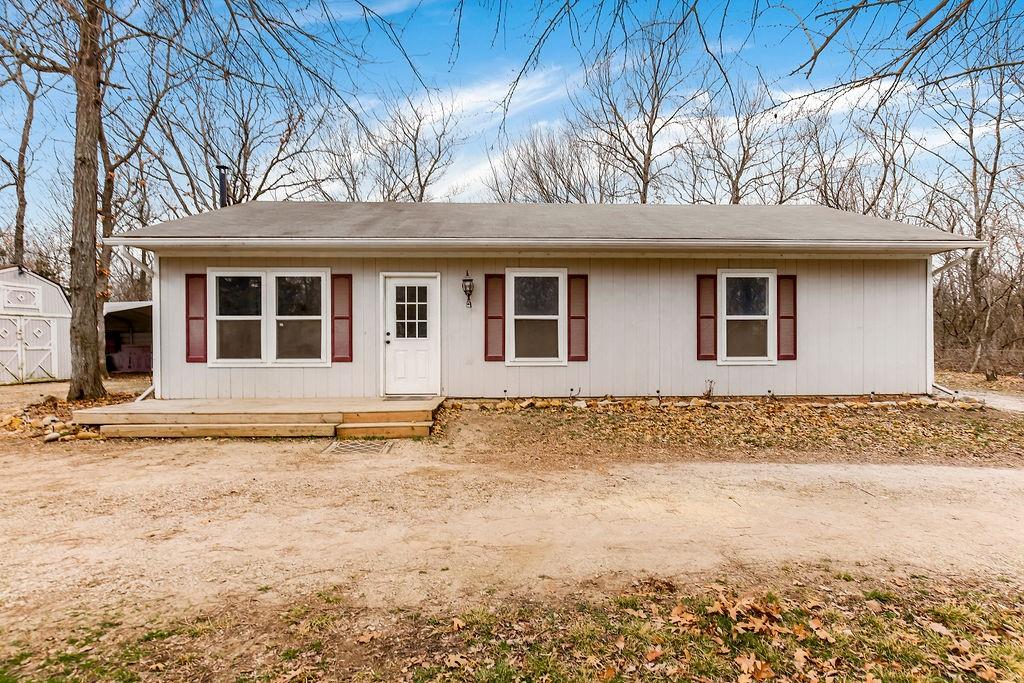 2nd image of 22 N Turner Ln, La Cygne, KS 66040 | MLS# 2470497
