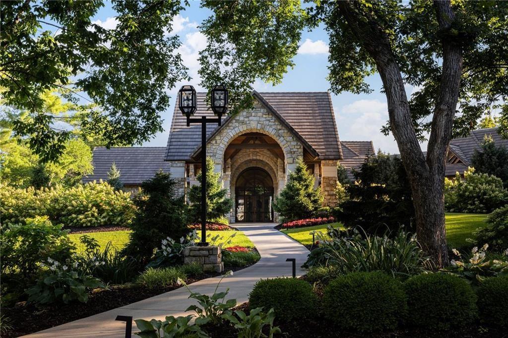 Homes for sale in Stilwell, KS | 17490 Galloway Dr, Stilwell, KS 66085 | MLS# 2483878