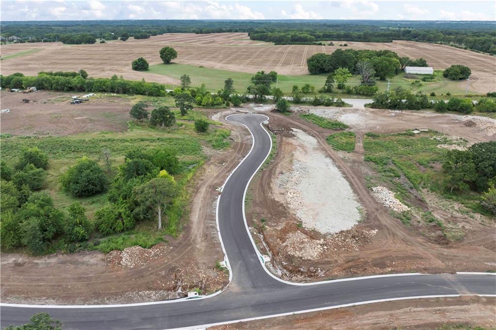 Homes for sale in Stilwell, KS | 2180 Oakmont Ct, Stilwell, KS 66085 | MLS# 2483925