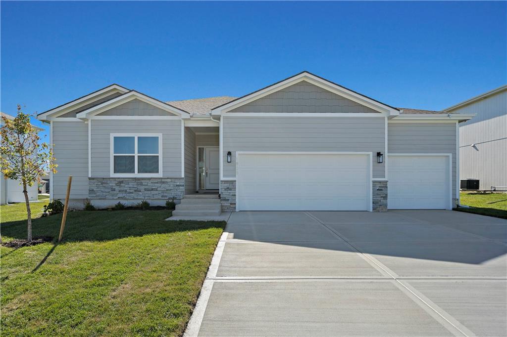 Homes for sale in Lee's Summit, MO | 1805 Sw Hightown Dr, Lee's Summit, MO 64082 | MLS# 2488131