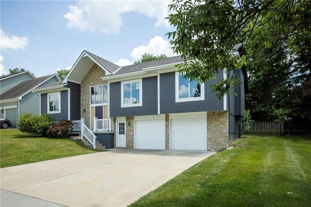 Homes for sale in Lees Summit, MO | 423 Sw Windmill Ln, Lees Summit, MO 64082 | MLS# 2495289