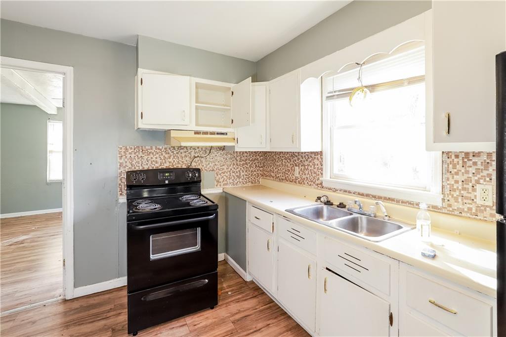 Photo 5 of Single Family Residence at 7815 Ozark Rd, Kansas City, MO 64129 | MLS# 2517227 | | Sold on 2025-03-10