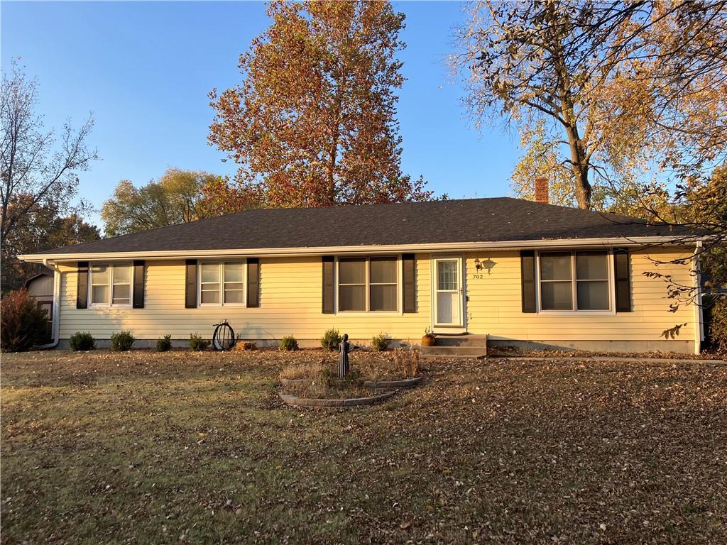 Homes for sale in La Cygne, KS | 702 E Grand Ave, La Cygne, KS 66040 | MLS# 2517274