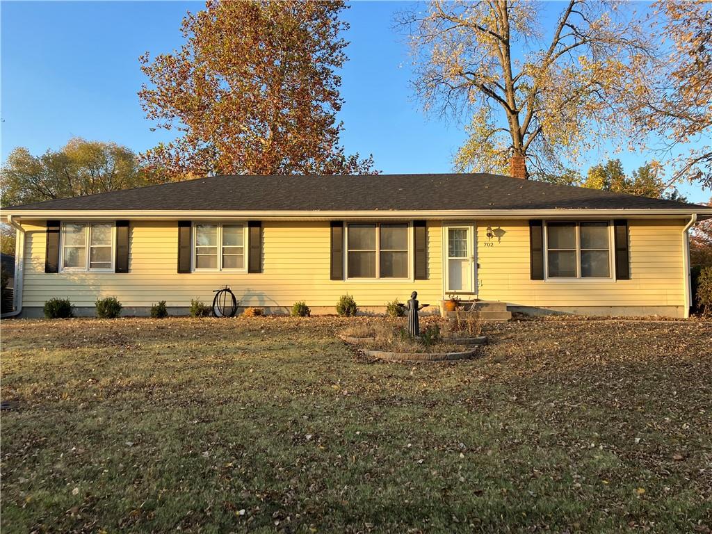 Homes for sale in La Cygne, KS | 702 E Grand Ave, La Cygne, KS 66040 | MLS# 2517274