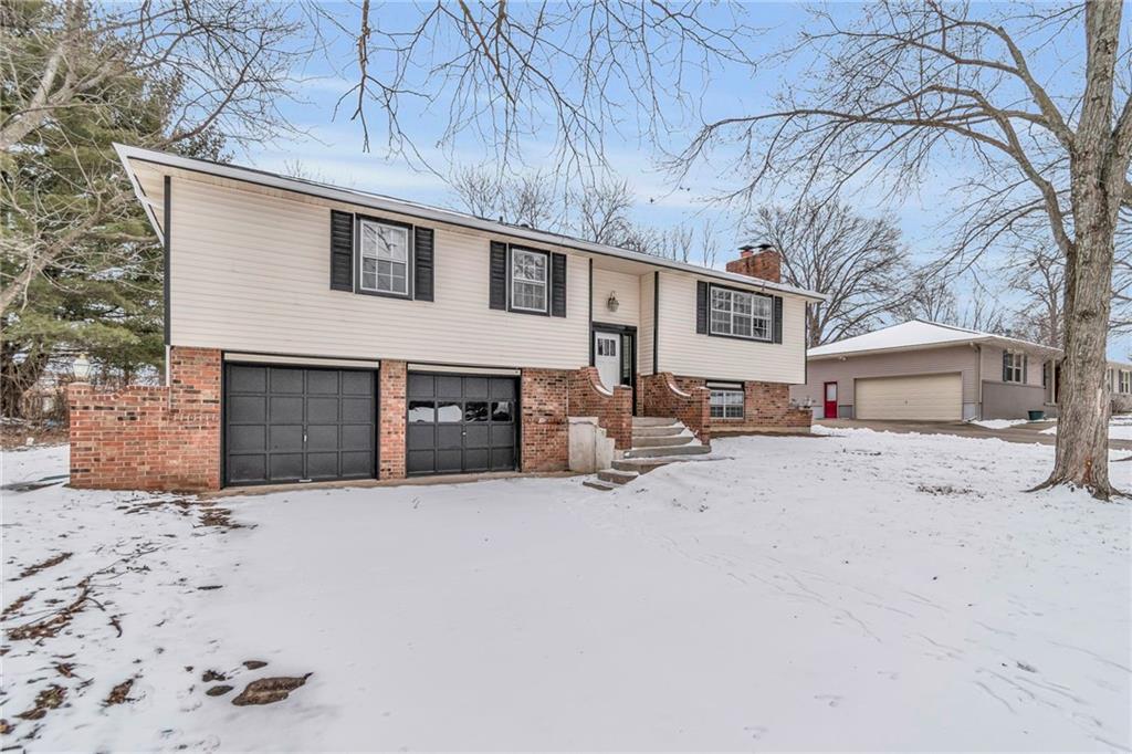 Homes for sale in Lees Summit, MO | 1908 Ne Catalina Ave, Lees Summit, MO 64064 | MLS# 2243819