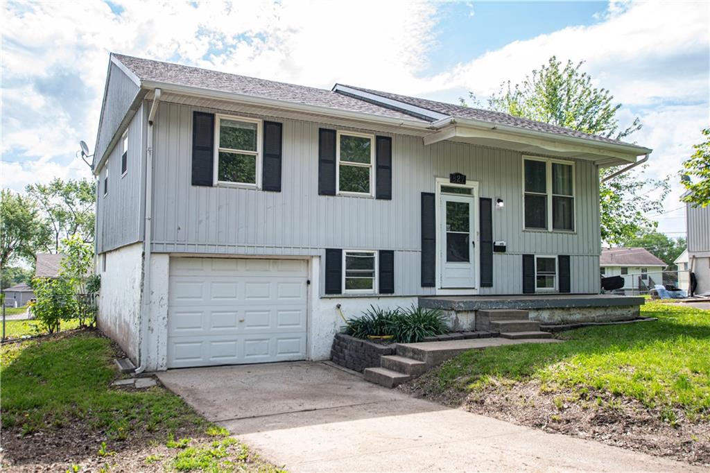 Homes for sale in Independence, MO | 827 N Choctaw Ave, Independence, MO 64056 | MLS# 2544278