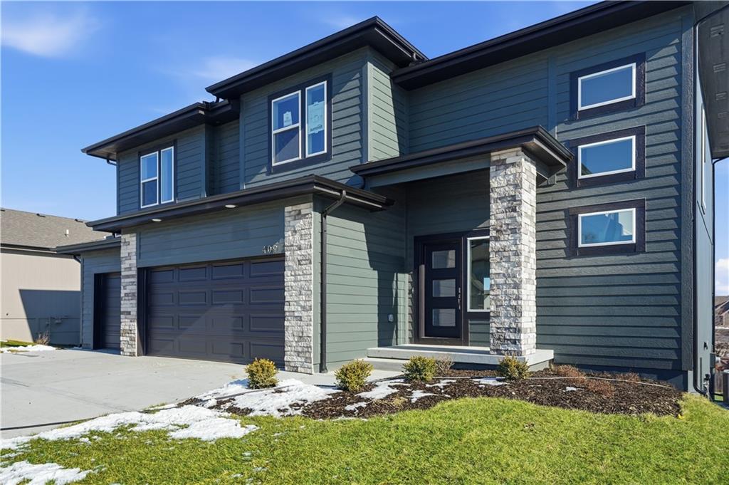 Homes for sale in Raymore, MO | 409 Woodview Dr, Raymore, MO 64083 | MLS# 2544627