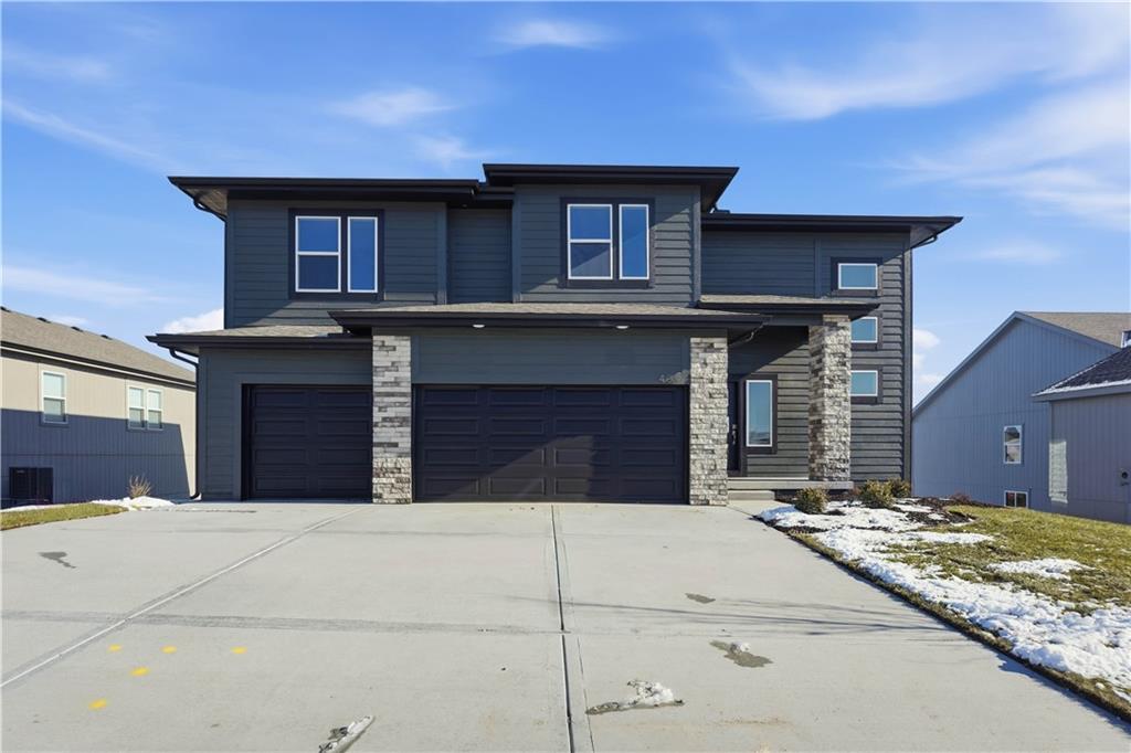 Homes for sale in Raymore, MO | 409 Woodview Dr, Raymore, MO 64083 | MLS# 2544627