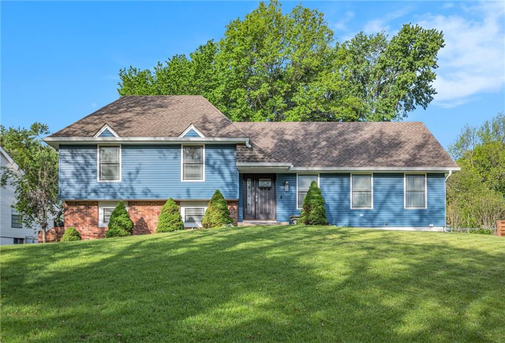 Homes for sale in Kansas City, MO | 9708 N Campbell Dr, Kansas City, MO 64155 | MLS# 2549275