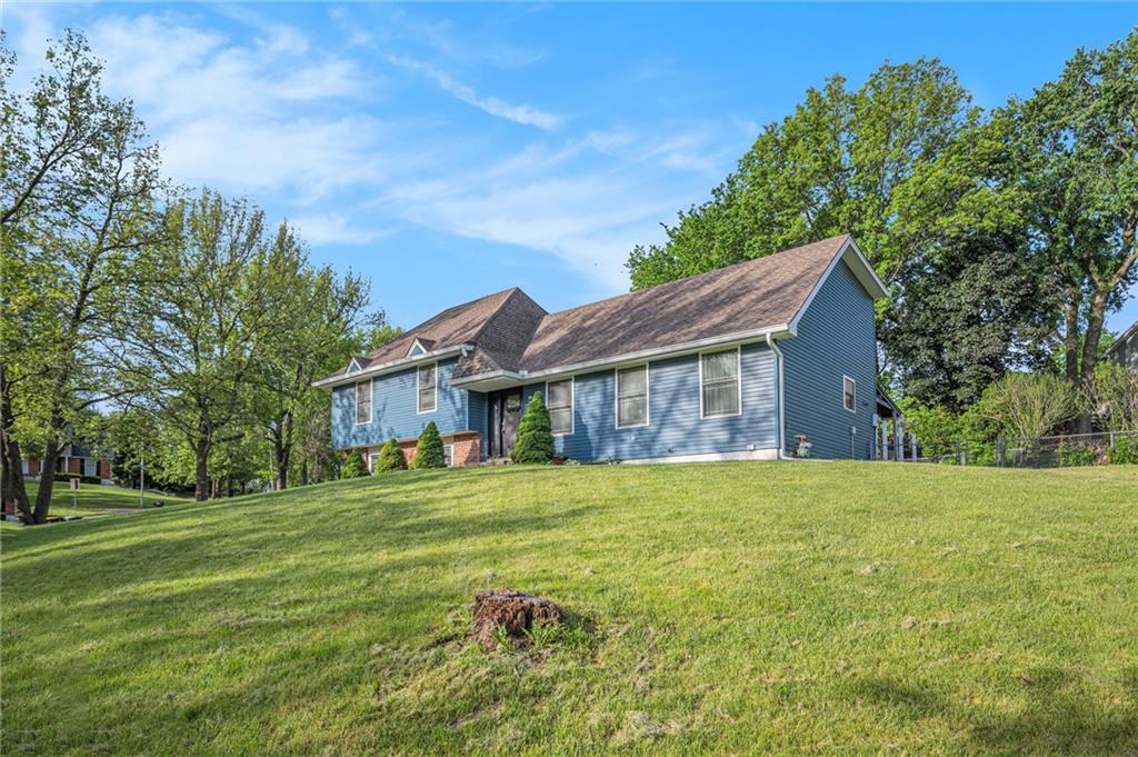 Homes for sale in Kansas City, MO | 9708 N Campbell Dr, Kansas City, MO 64155 | MLS# 2549275