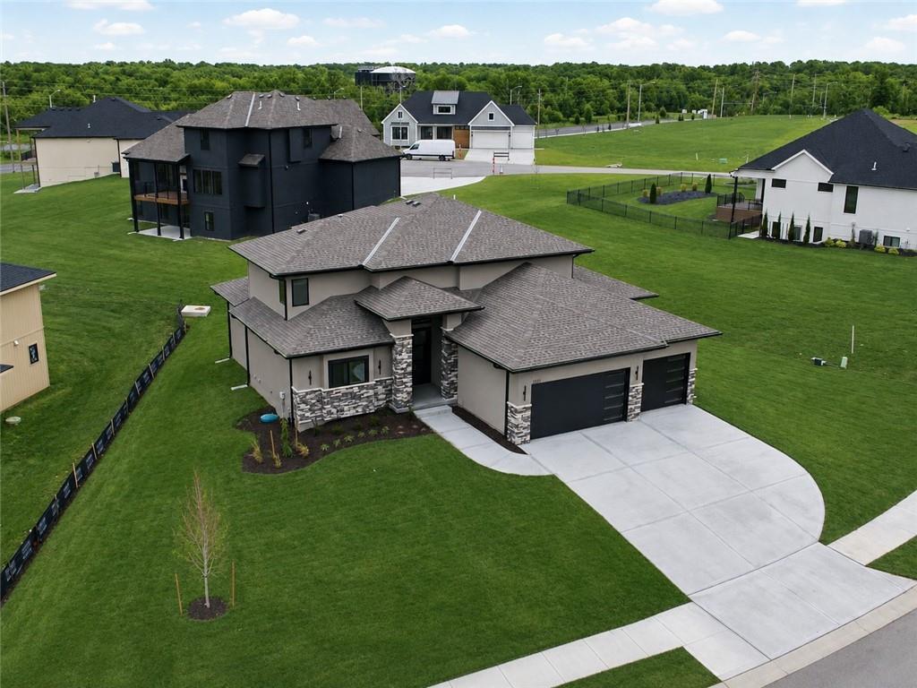 2nd image of 2531 Ne Woodland Oaks Cir, Lees Summit, MO 64086 | MLS# 2549530